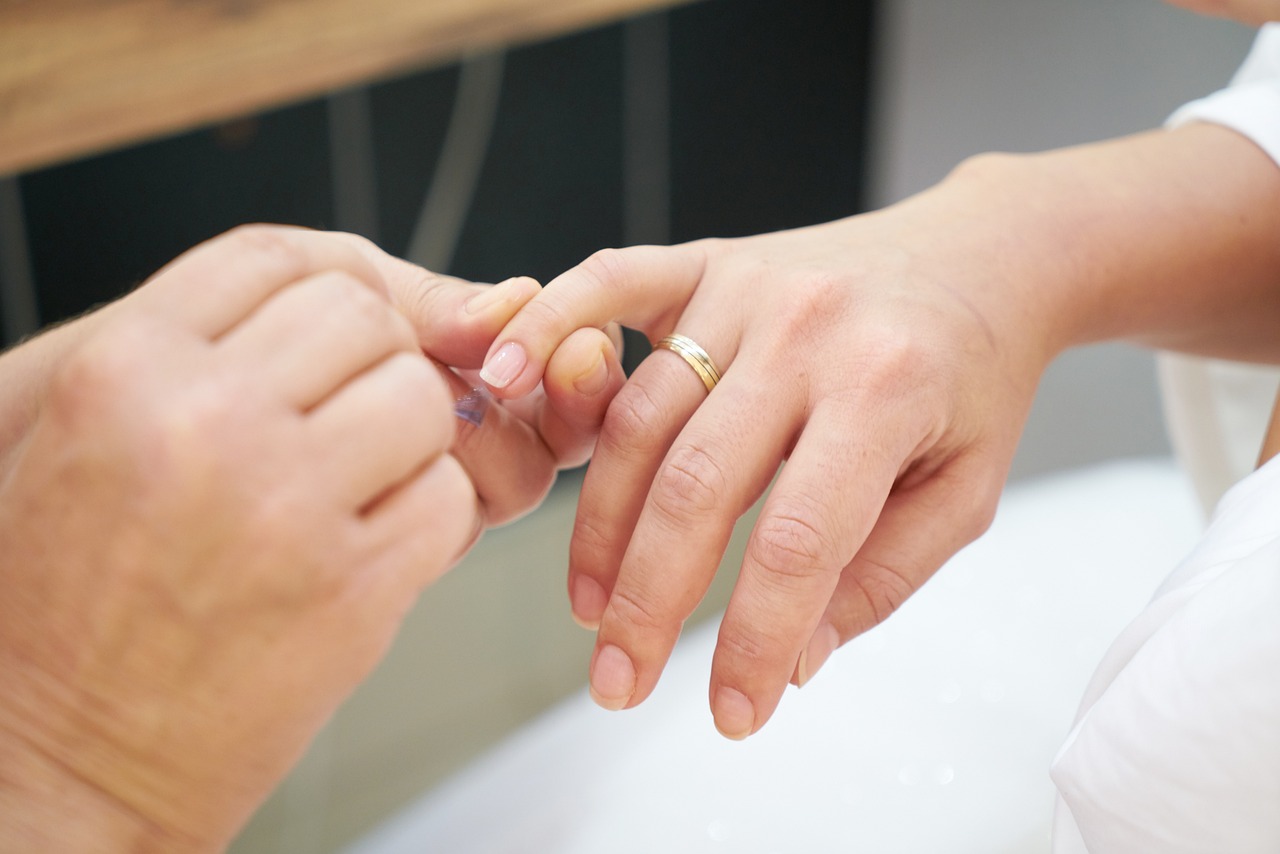 毛穴の美容液は朝晩どちらが効果的なのか？