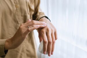 40代が毛穴治療を受ける前にやめるべきスキンケアは？